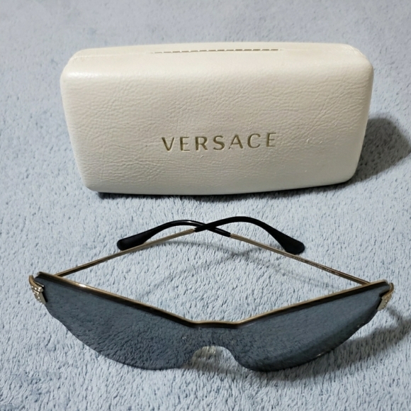 Shades - Picture 5 of 8